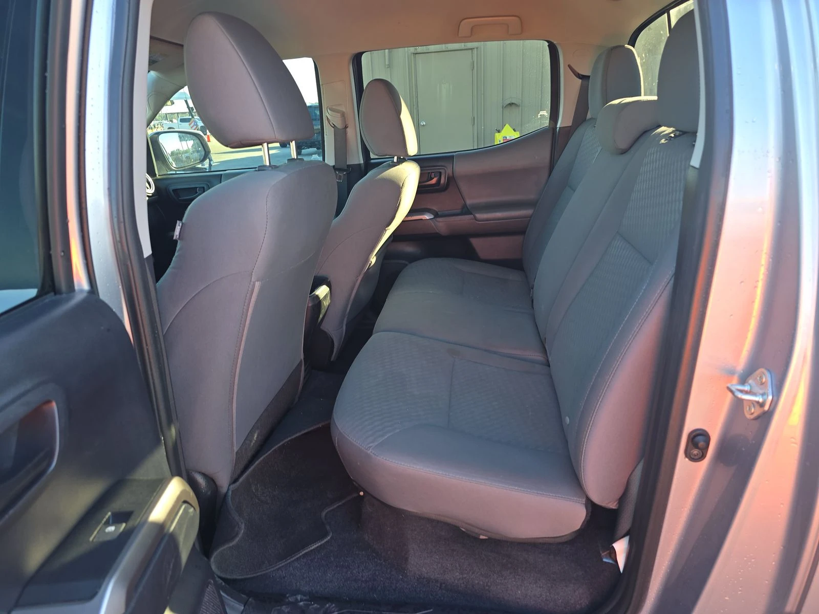 Toyota Tacoma SR5* Crew Cab* Medium Bed*  - изображение 9