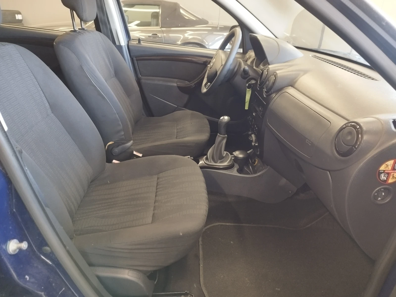 Dacia Duster 1.6 бензин, снимка 9 - Автомобили и джипове - 54594352