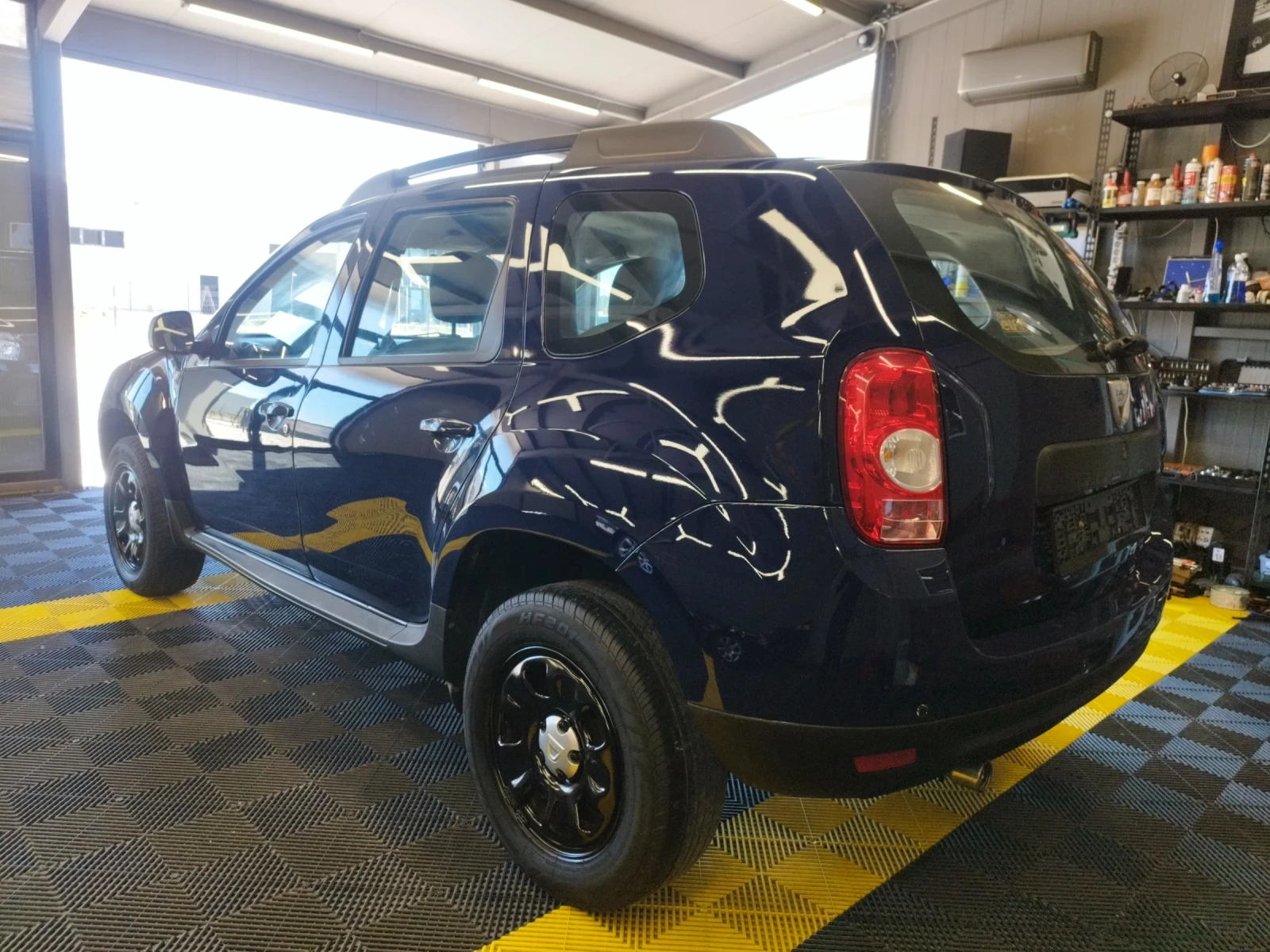 Dacia Duster 1.6 бензин, снимка 5 - Автомобили и джипове - 54594352