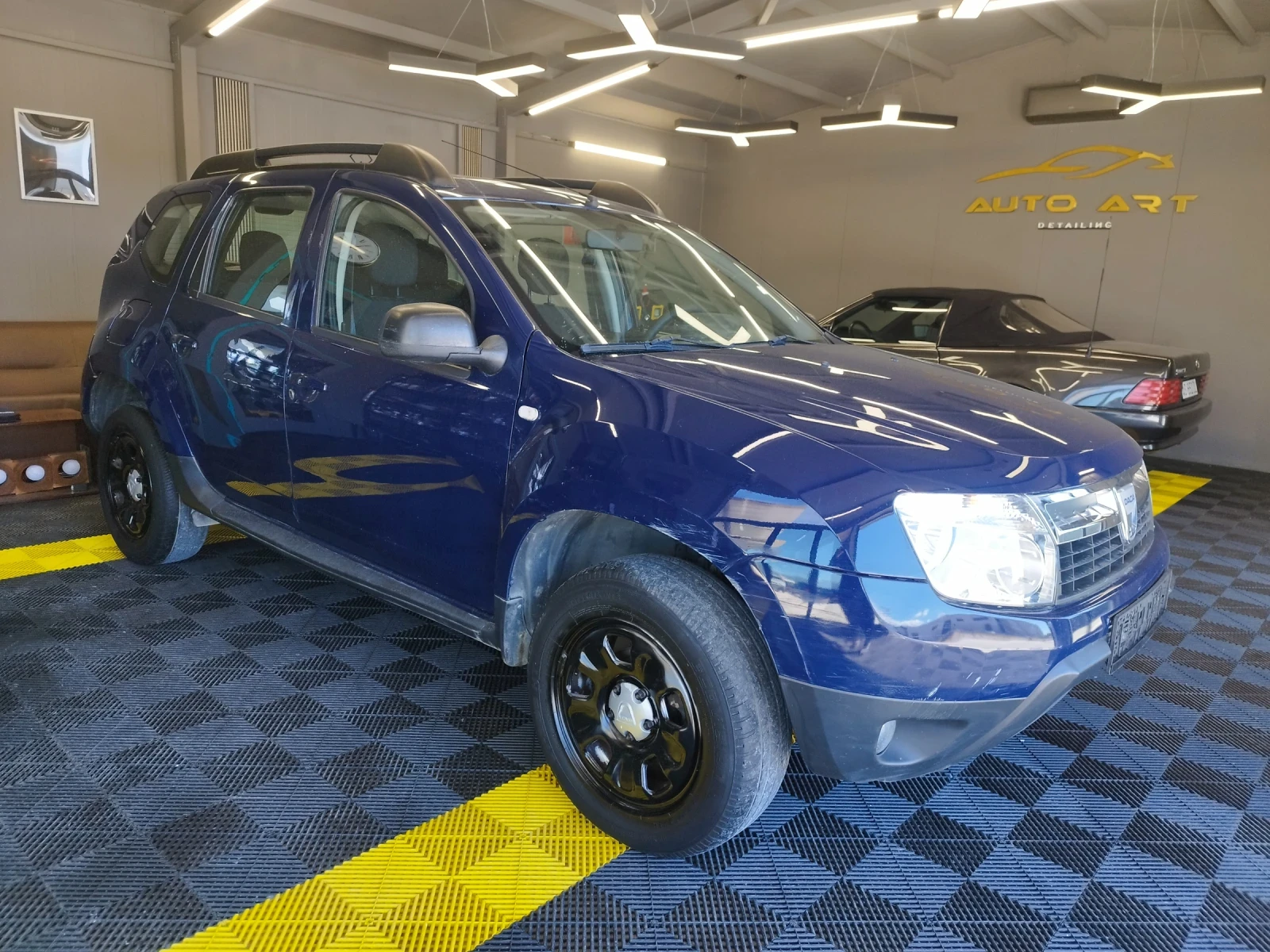Dacia Duster 1.6 бензин, снимка 3 - Автомобили и джипове - 54594352