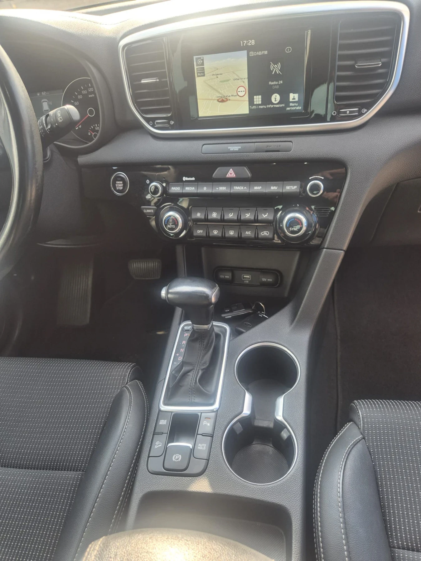 Kia Sportage FACElift, снимка 11 - Автомобили и джипове - 54822360