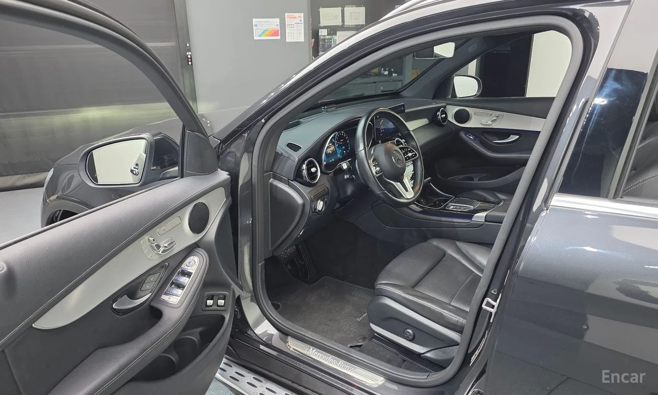 Mercedes-Benz GLC 300 ДИСТРОНИК* 360КАМЕРА* ХЕДЪП* LANE* ASSIST* , снимка 6 - Автомобили и джипове - 55342975