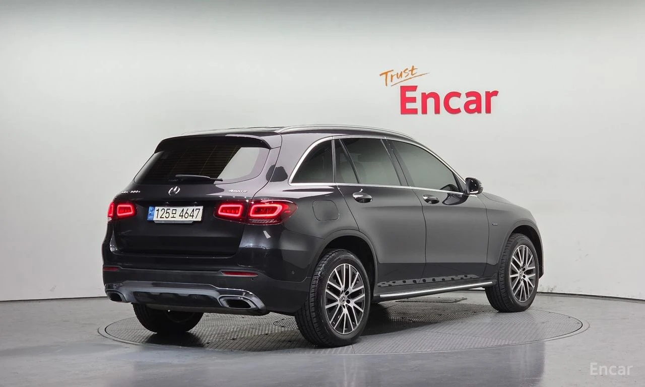 Mercedes-Benz GLC 300 ДИСТРОНИК* 360КАМЕРА* ХЕДЪП* LANE* ASSIST* , снимка 2 - Автомобили и джипове - 55342975