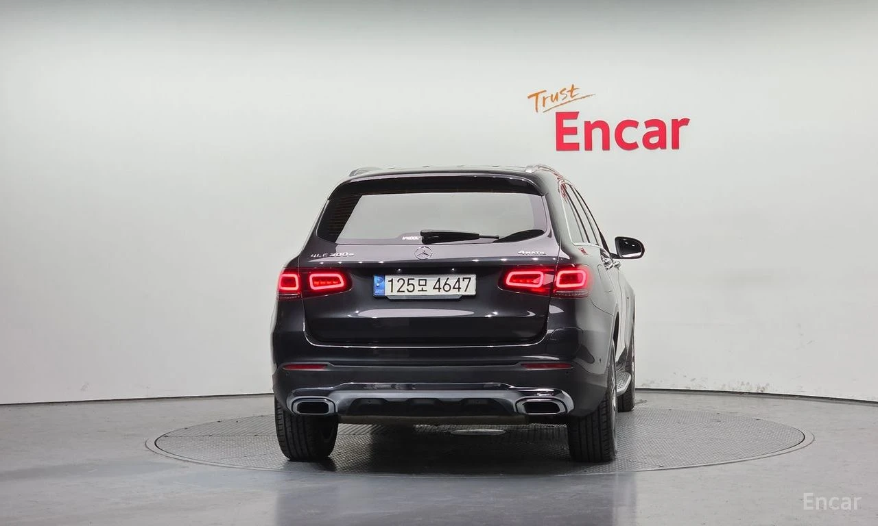 Mercedes-Benz GLC 300 ДИСТРОНИК* 360КАМЕРА* ХЕДЪП* LANE* ASSIST* , снимка 4 - Автомобили и джипове - 55342975