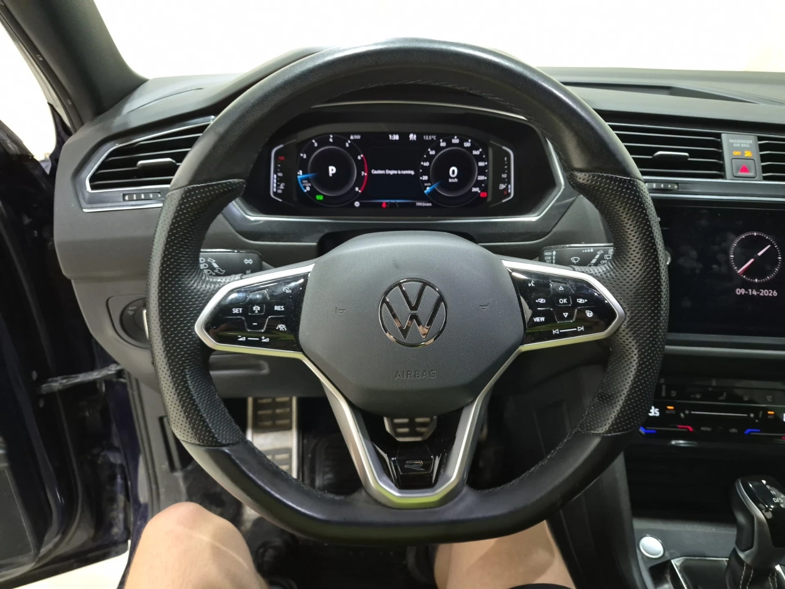 VW Tiguan HIGHLINE R-LINE, CARFAX, АВТОКРЕДИТ, снимка 16 - Автомобили и джипове - 56087169