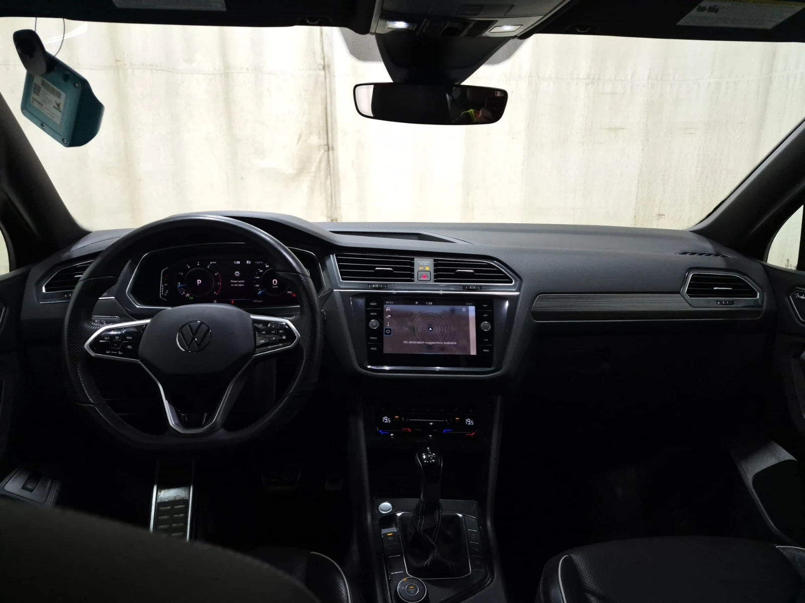 VW Tiguan HIGHLINE R-LINE, CARFAX, АВТОКРЕДИТ, снимка 10 - Автомобили и джипове - 56087169