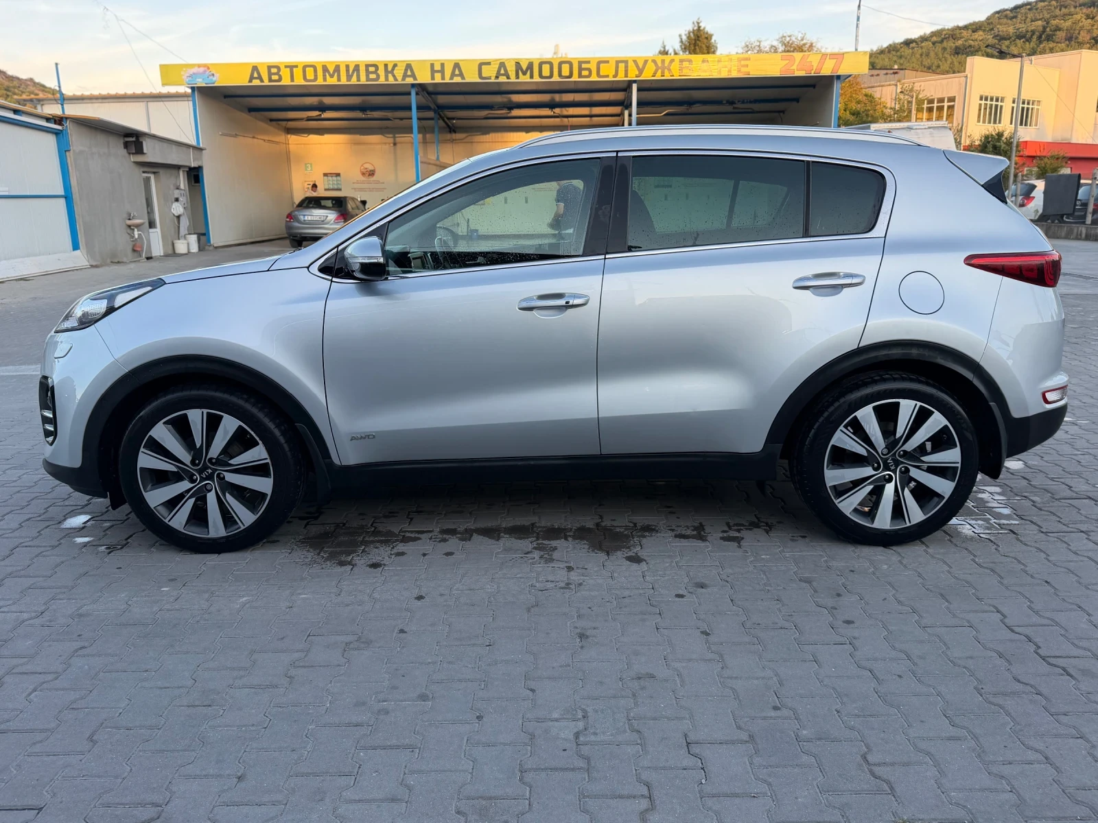Kia Sportage 2.0 CRDI AWD, снимка 5 - Автомобили и джипове - 56258950