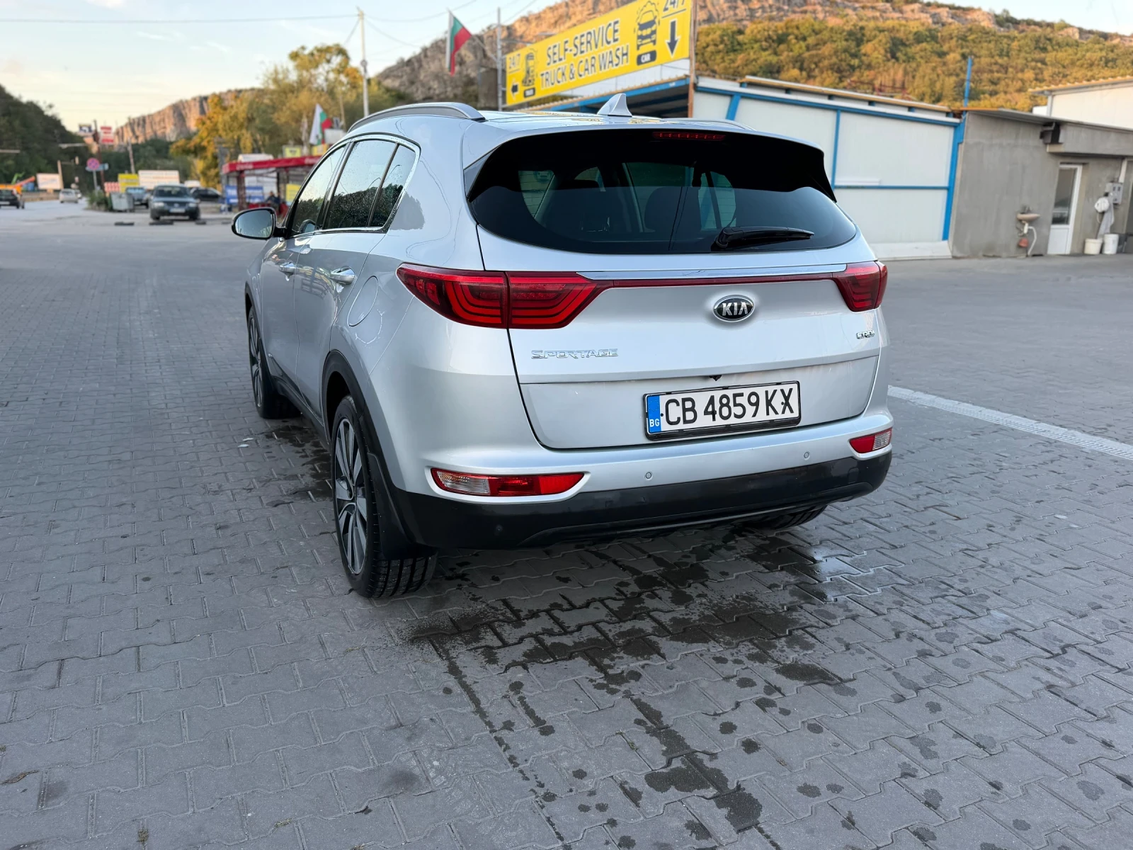 Kia Sportage 2.0 CRDI AWD, снимка 8 - Автомобили и джипове - 56258950