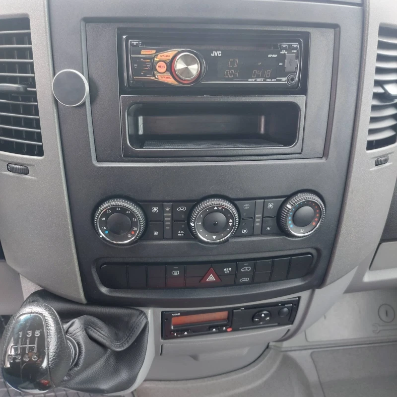 VW Crafter Ориг.КМ и БОЯ, снимка 12 - Бусове и автобуси - 52229548