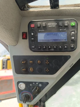 Мини челни товарачи JCB 3TS-8T, снимка 9