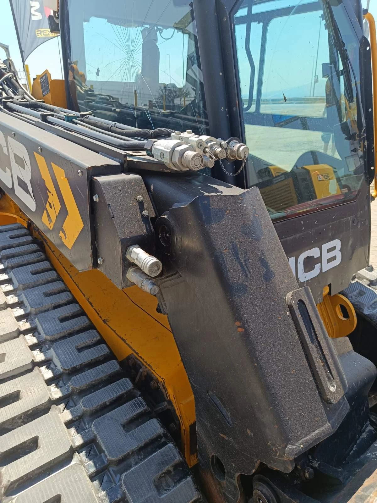 Мини челни товарачи JCB 3TS-8T, снимка 16 - Индустриална техника - 55845125
