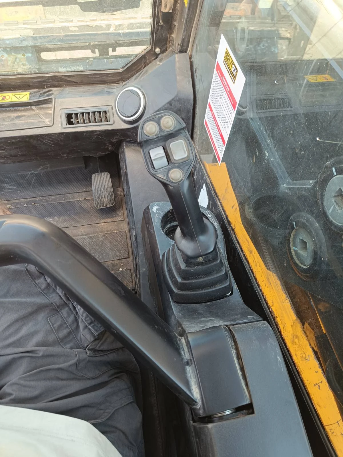 Мини челни товарачи JCB 3TS-8T, снимка 15 - Индустриална техника - 55845125