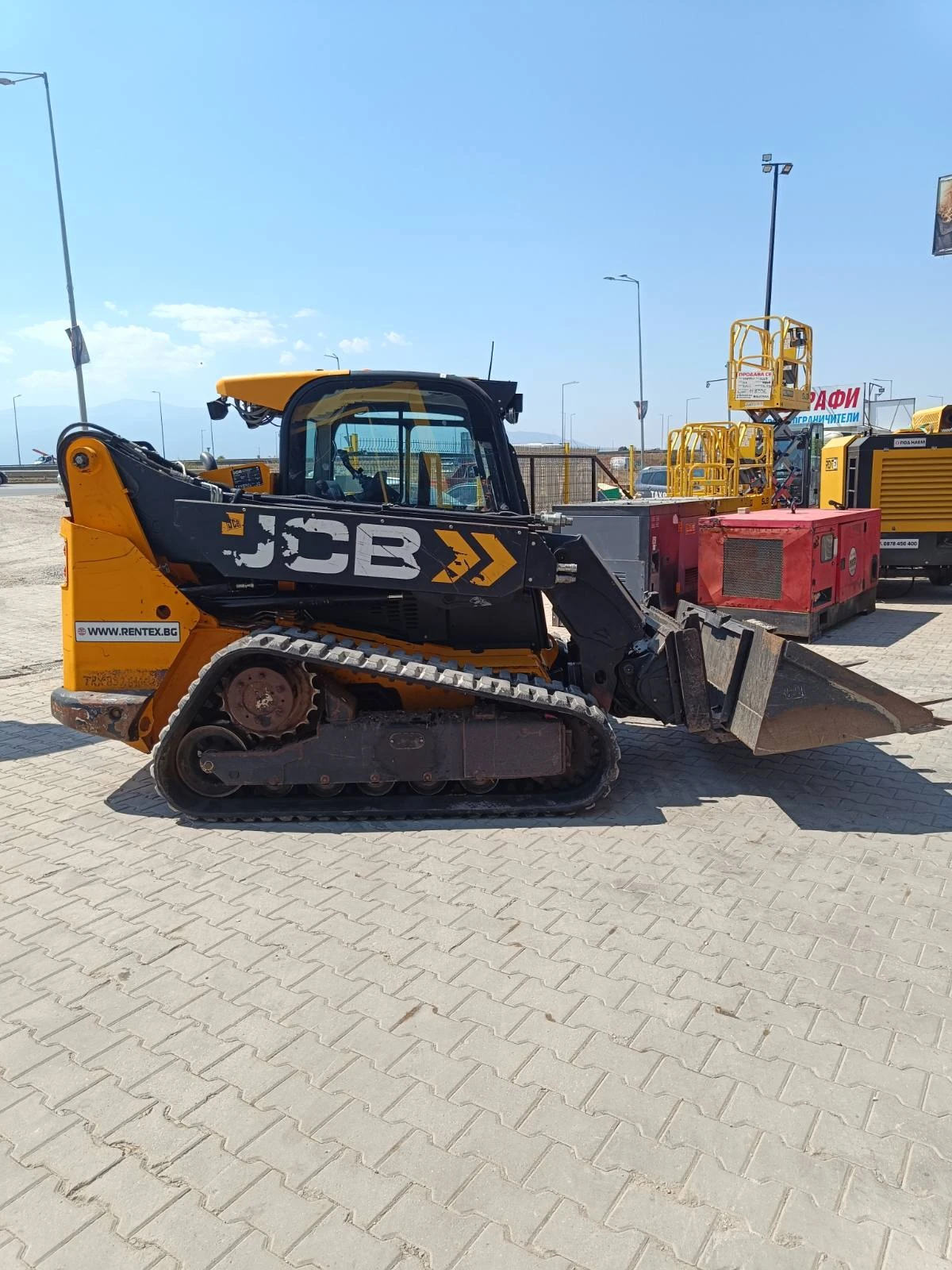 Мини челни товарачи JCB 3TS-8T, снимка 2 - Индустриална техника - 55845125