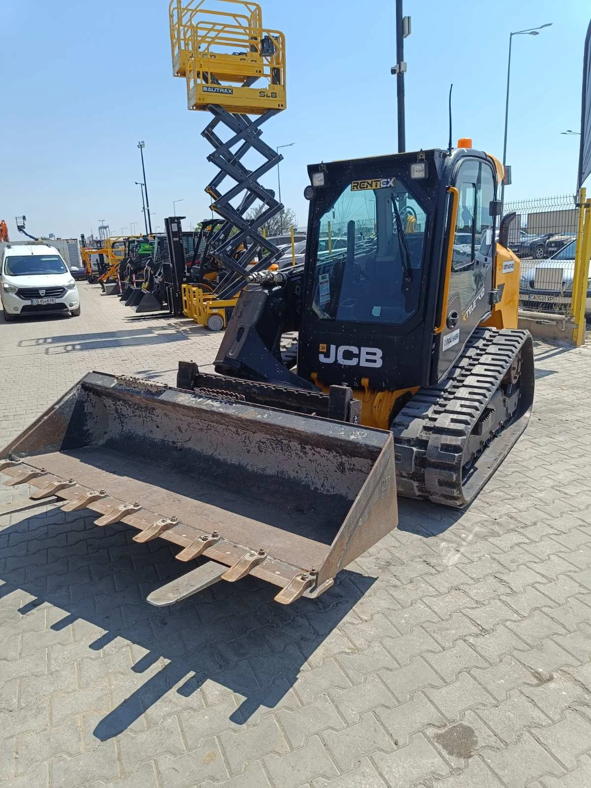 Мини челни товарачи JCB 3TS-8T, снимка 10 - Индустриална техника - 55845125