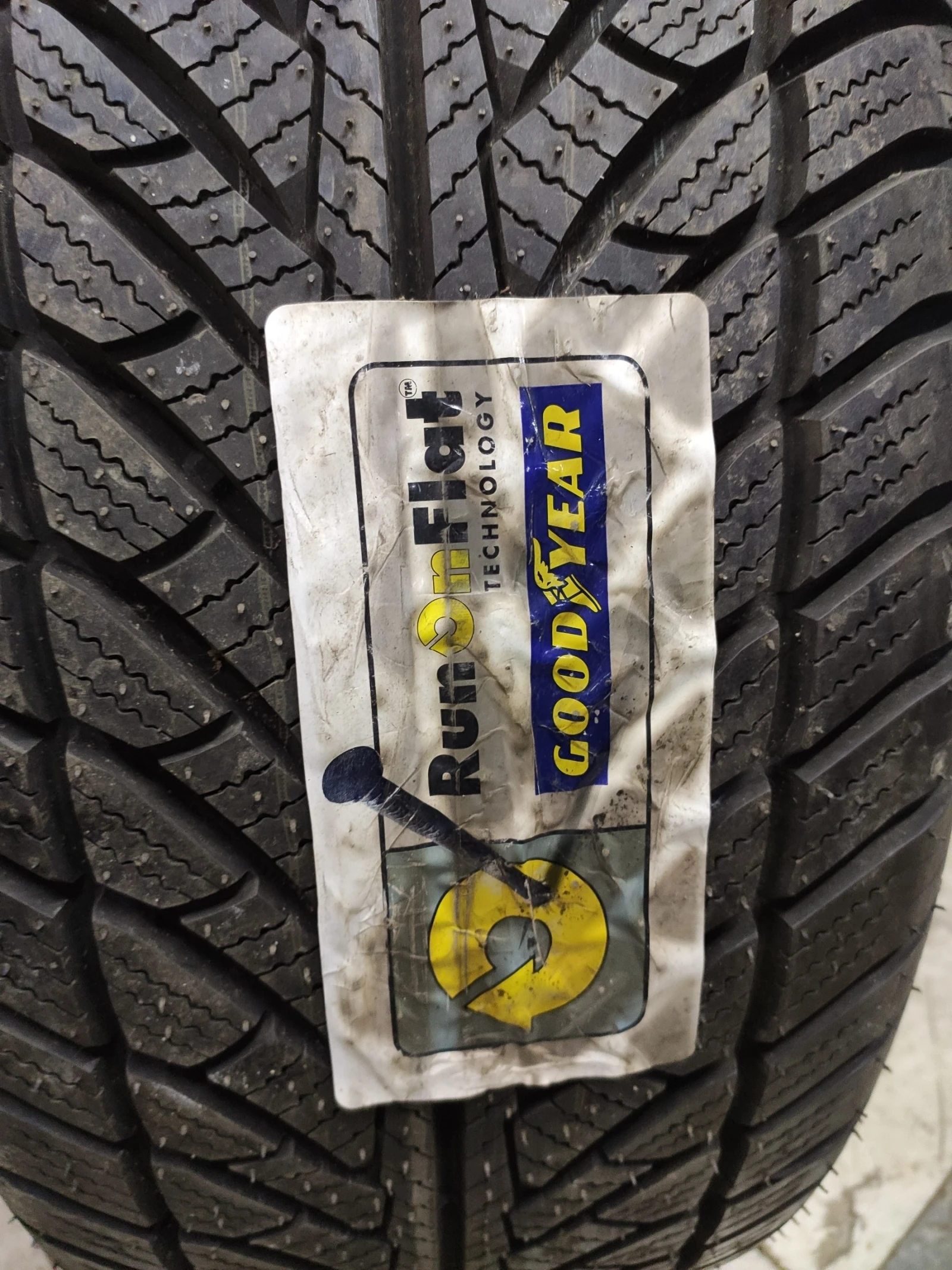 Гуми Зимни 255/50R19, снимка 4 - Гуми и джанти - 54634624