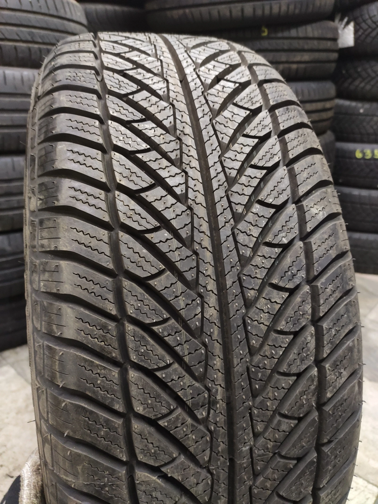 Гуми Зимни 255/50R19, снимка 3 - Гуми и джанти - 54634624