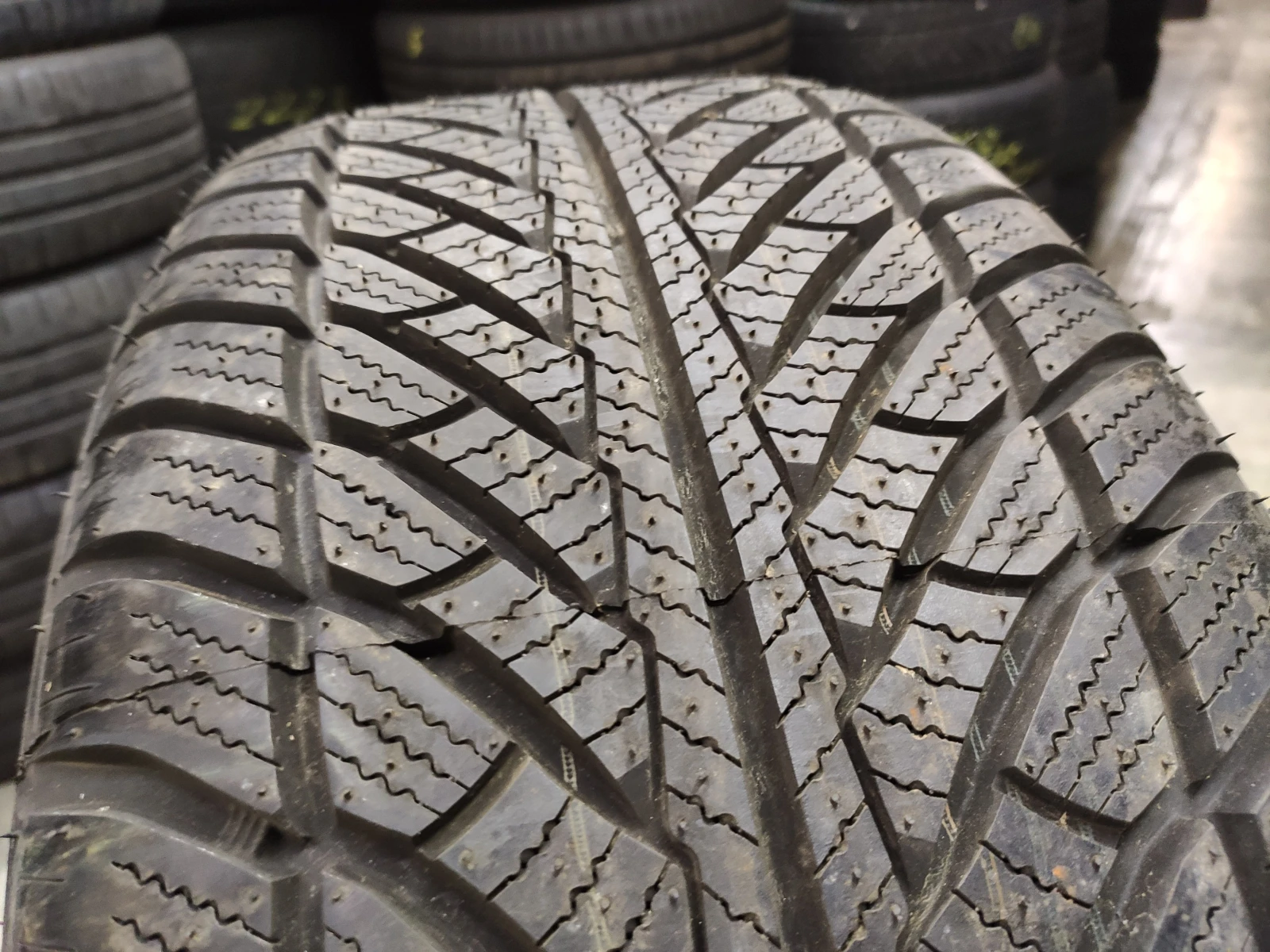 Гуми Зимни 255/50R19