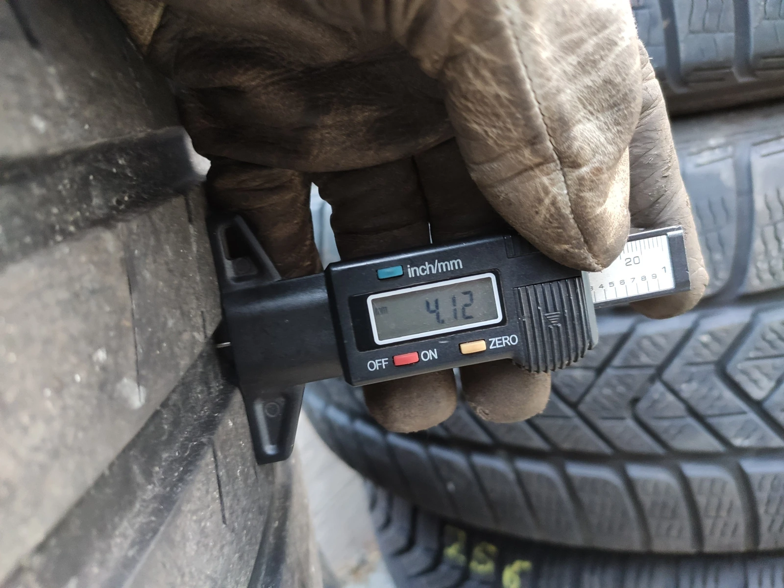 Гуми Летни 285/45R20, снимка 5 - Гуми и джанти - 54731387