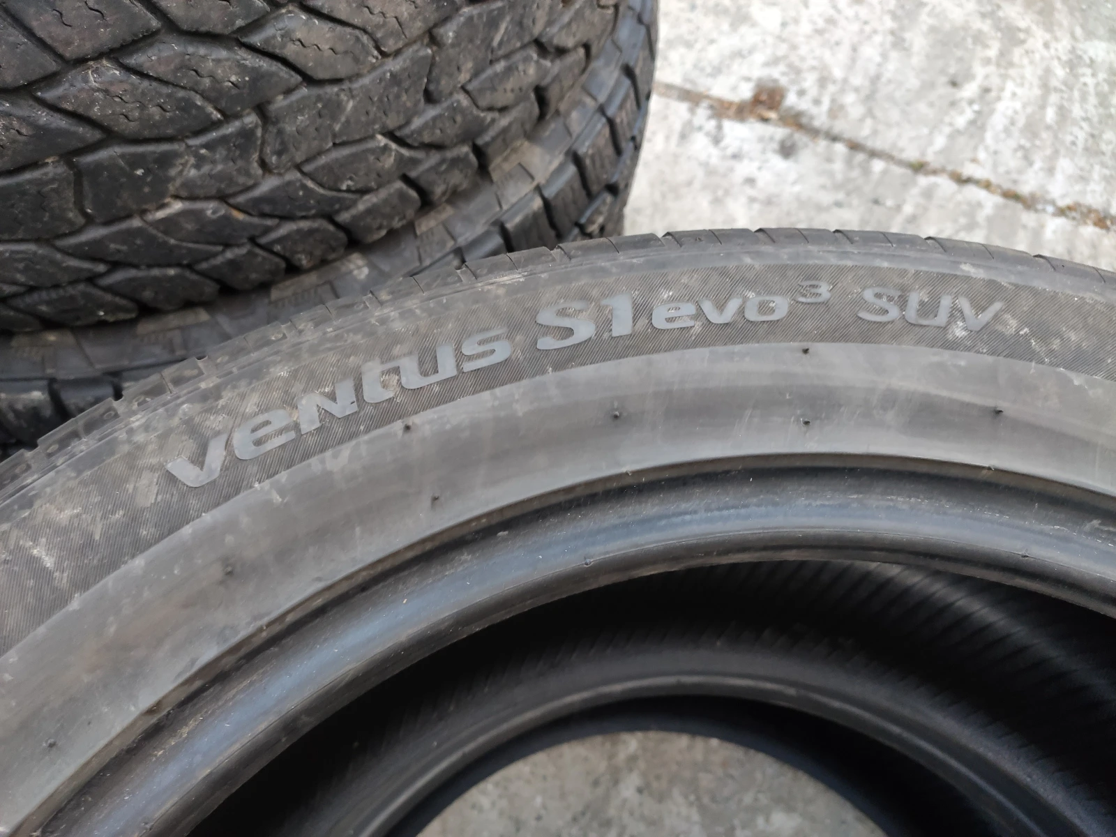 Гуми Летни 285/45R20, снимка 8 - Гуми и джанти - 54731387