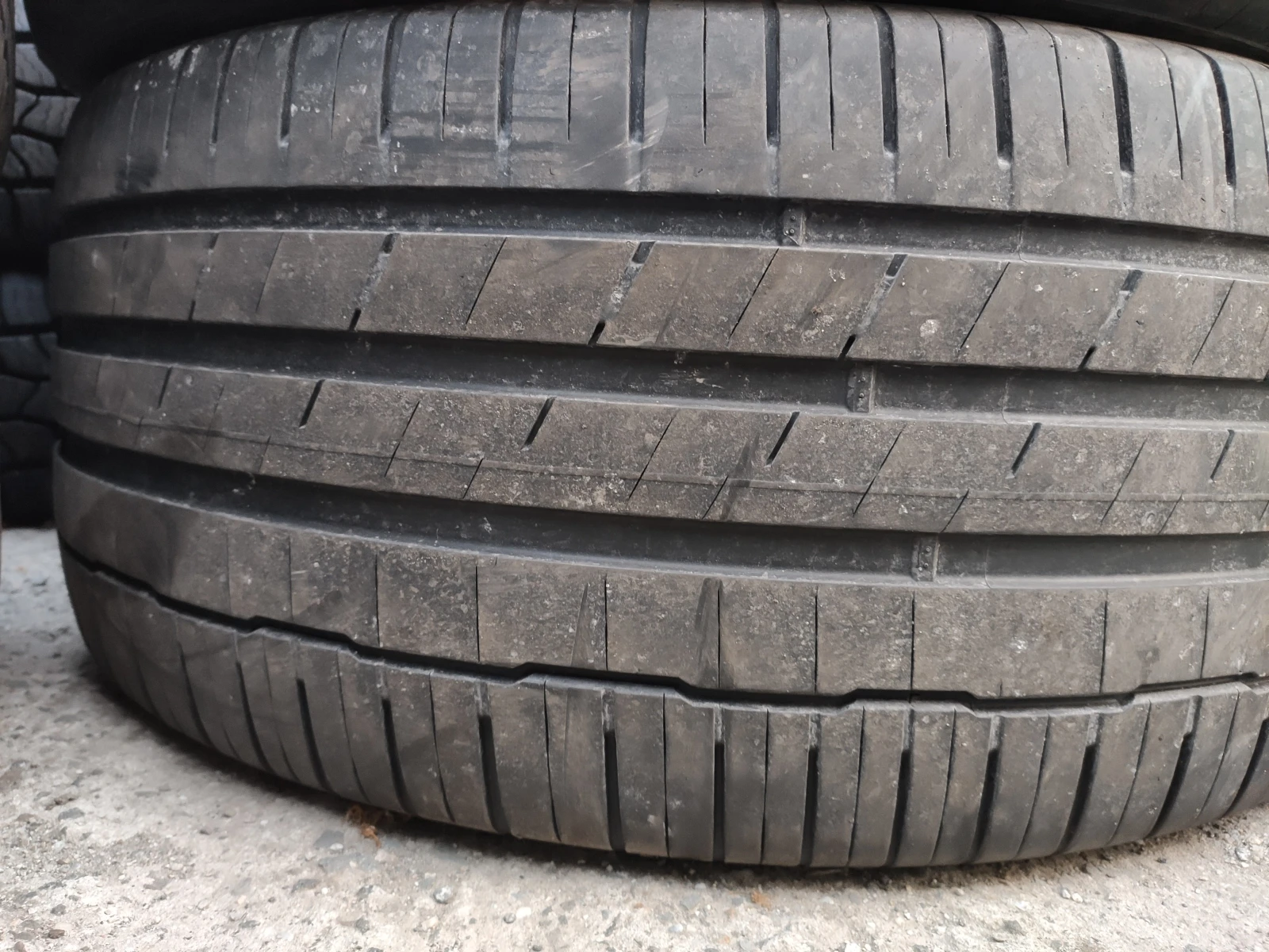 Гуми Летни 285/45R20, снимка 4 - Гуми и джанти - 54731387