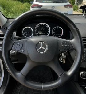 Mercedes-Benz 220 2.2, снимка 6