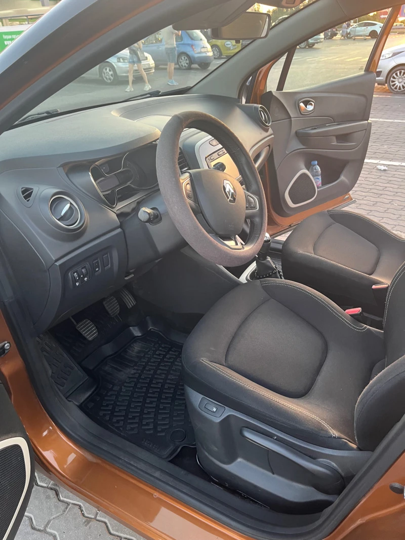 Renault Captur, снимка 11 - Автомобили и джипове - 46541558