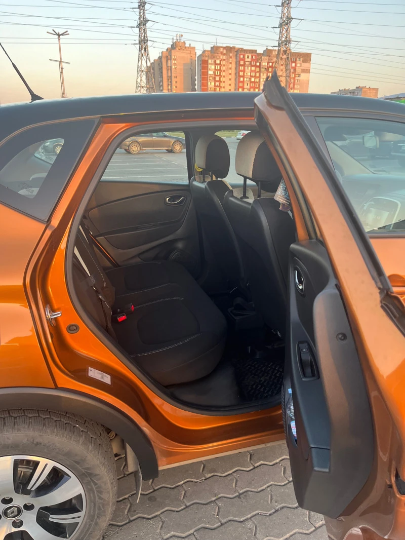 Renault Captur, снимка 6 - Автомобили и джипове - 46541558