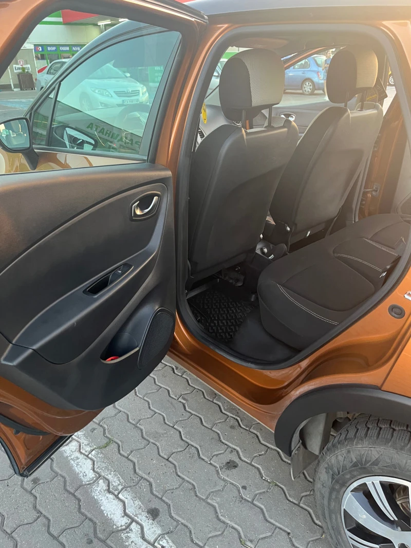 Renault Captur, снимка 9 - Автомобили и джипове - 46541558