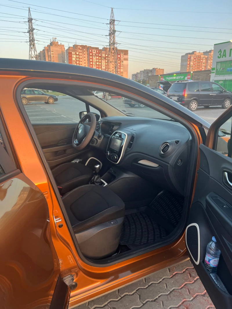 Renault Captur, снимка 4 - Автомобили и джипове - 46541558