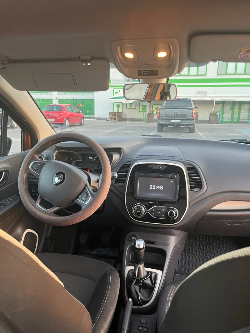 Renault Captur, снимка 8 - Автомобили и джипове - 46541558