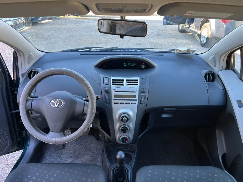 Toyota Yaris 1.3i, снимка 13 - Автомобили и джипове - 48003663