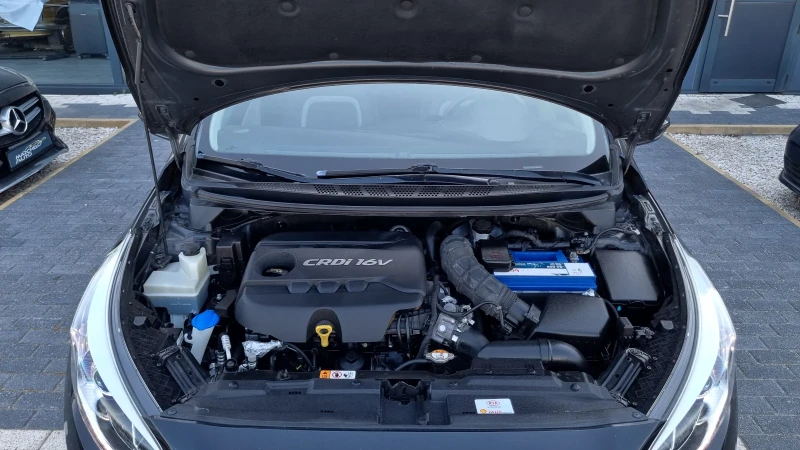 Kia Ceed 1.6 CRDI * * ПЪЛНА ГАРАНЦИЯ!!!, снимка 17 - Автомобили и джипове - 50791068