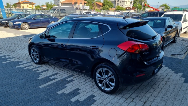 Kia Ceed 1.6 CRDI * * ПЪЛНА ГАРАНЦИЯ!!!, снимка 4 - Автомобили и джипове - 50791068