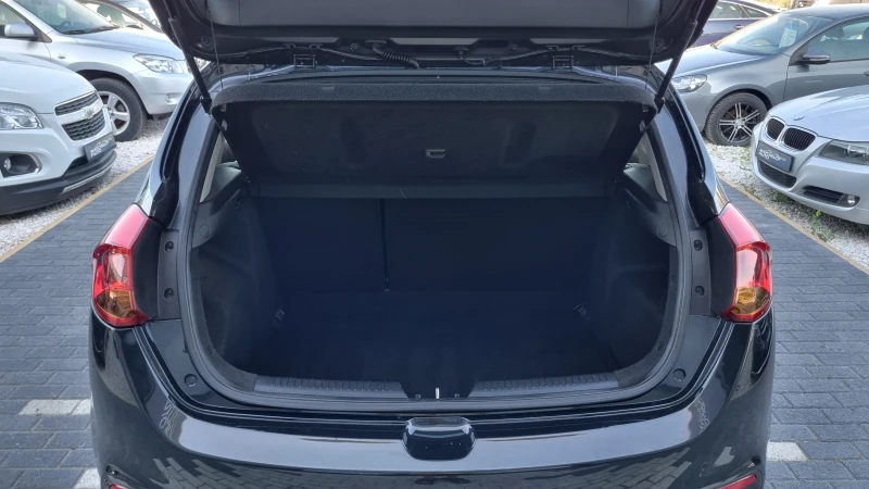 Kia Ceed 1.6 CRDI * * ПЪЛНА ГАРАНЦИЯ!!!, снимка 16 - Автомобили и джипове - 50791068