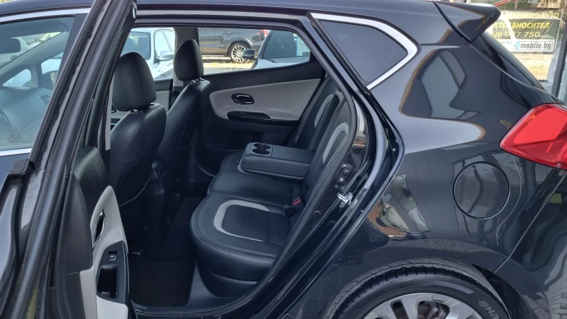 Kia Ceed 1.6 CRDI * * ПЪЛНА ГАРАНЦИЯ!!!, снимка 12 - Автомобили и джипове - 50791068