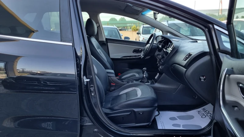 Kia Ceed 1.6 CRDI * * ПЪЛНА ГАРАНЦИЯ!!!, снимка 9 - Автомобили и джипове - 50791068