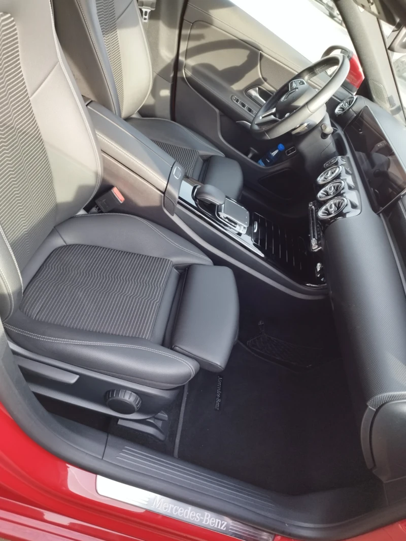Mercedes-Benz CLA 200, снимка 13 - Автомобили и джипове - 52839116