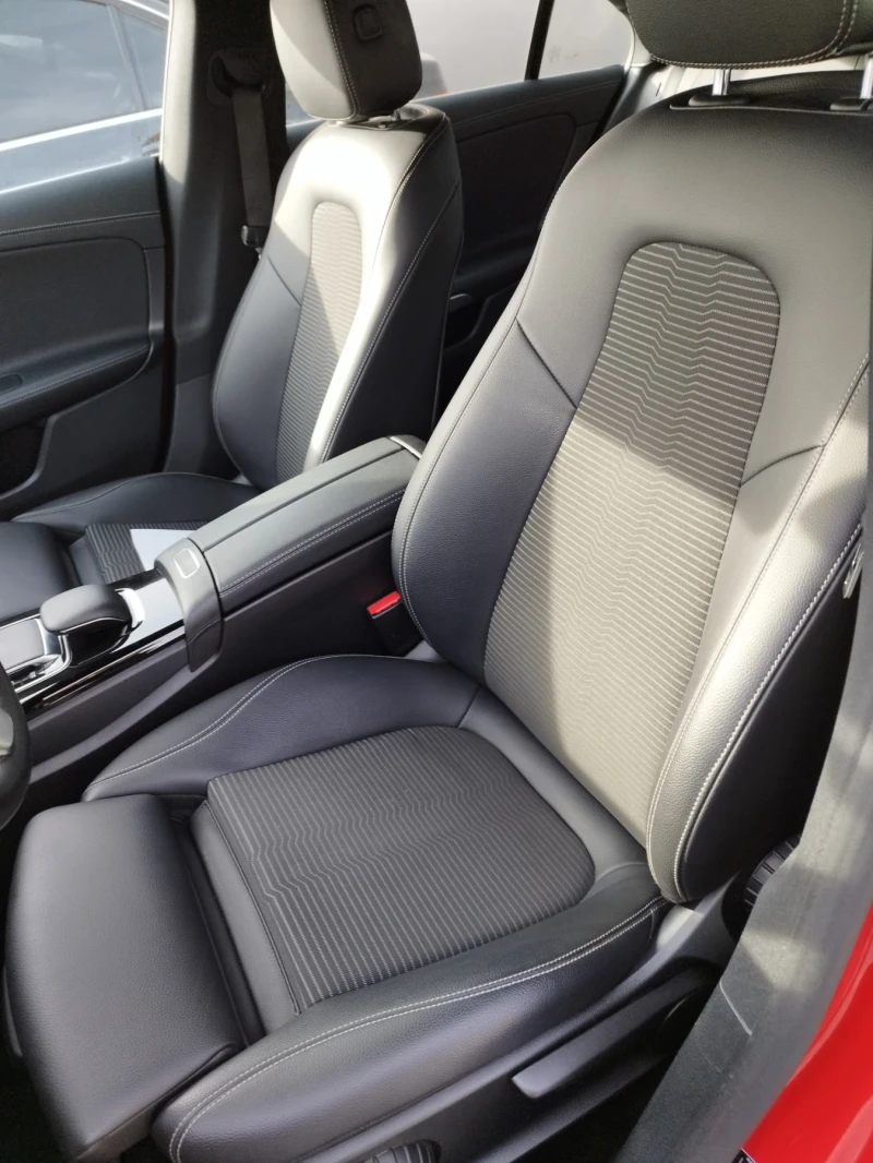 Mercedes-Benz CLA 200, снимка 5 - Автомобили и джипове - 52839116