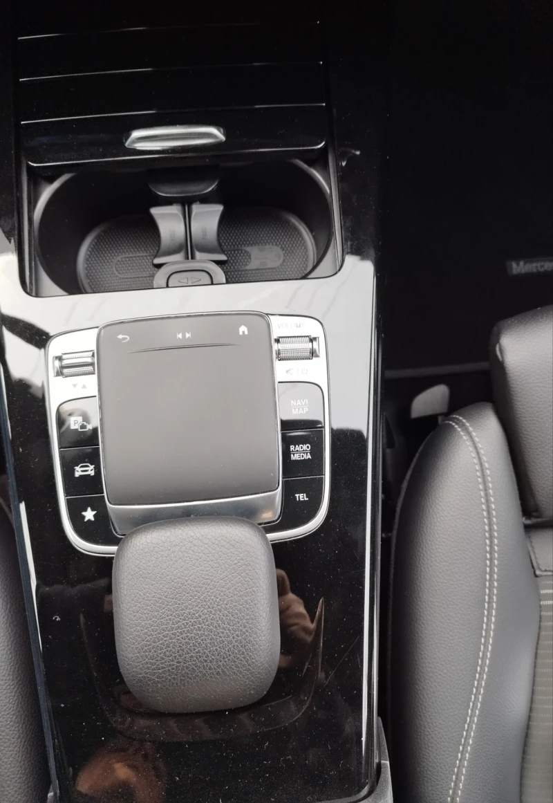 Mercedes-Benz CLA 200, снимка 6 - Автомобили и джипове - 52839116