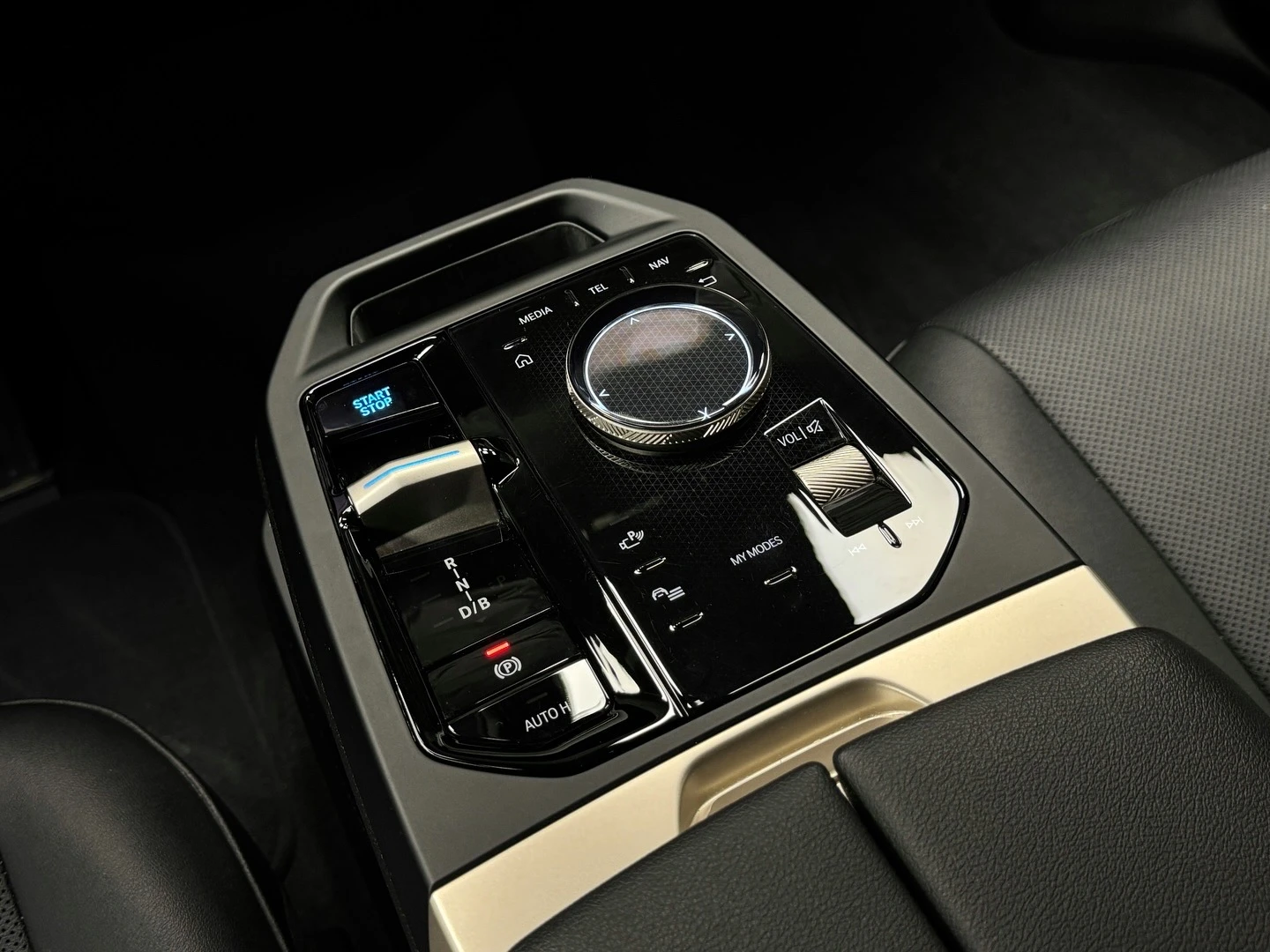 BMW iX 40 xDrive H&K* HeadUp* 360*  | Mobile.bg   12