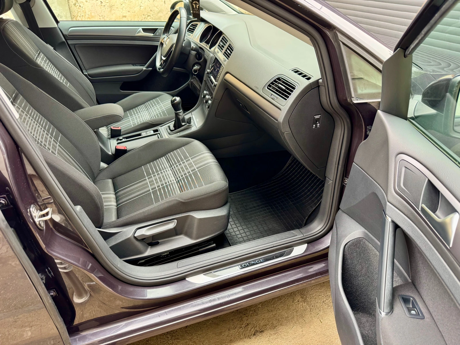 VW Golf 1.6TDi-LOUNGE  - изображение 8