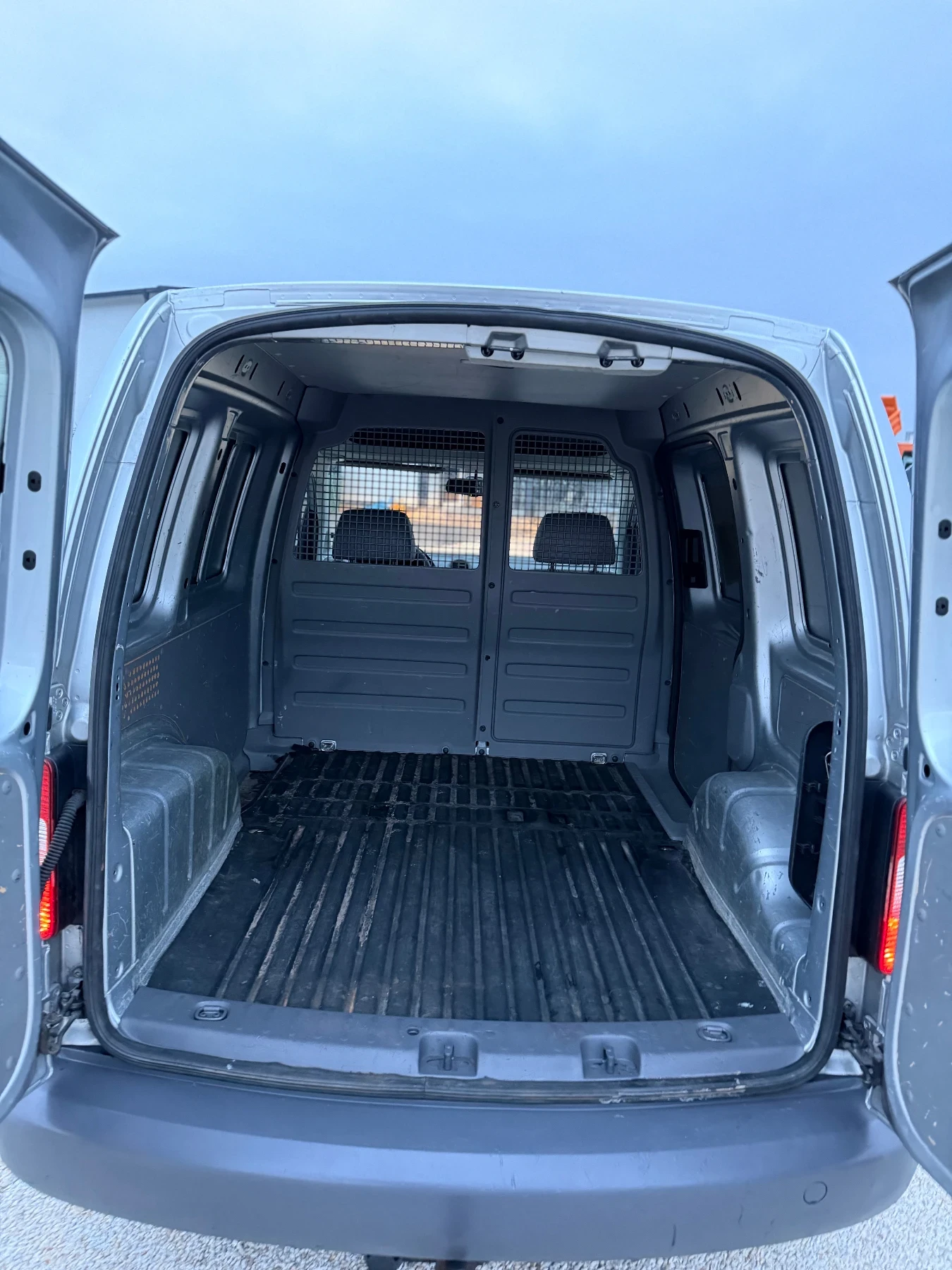 VW Caddy 2.0tdi 90к.с. - изображение 6