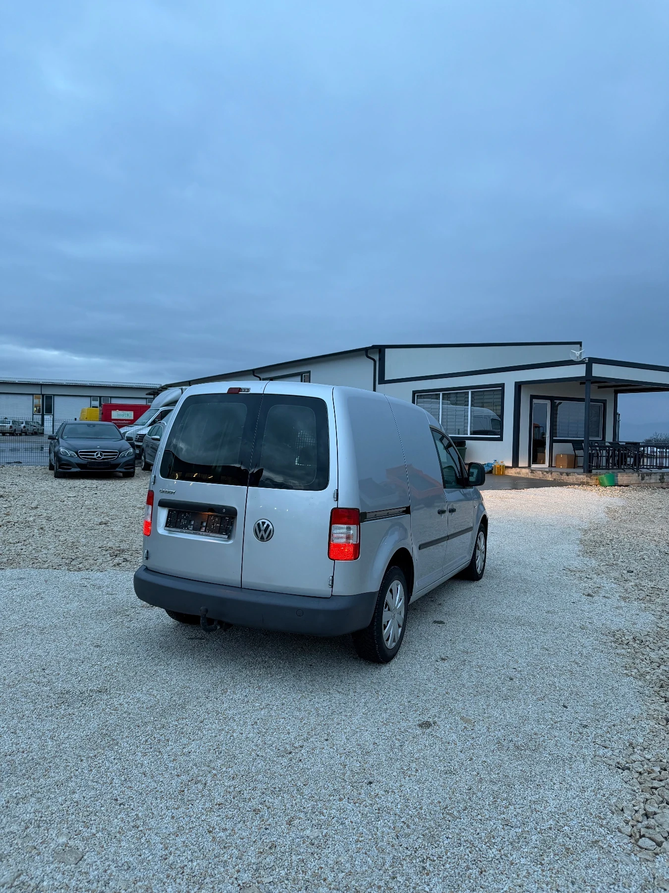 VW Caddy 2.0tdi 90к.с. - изображение 4