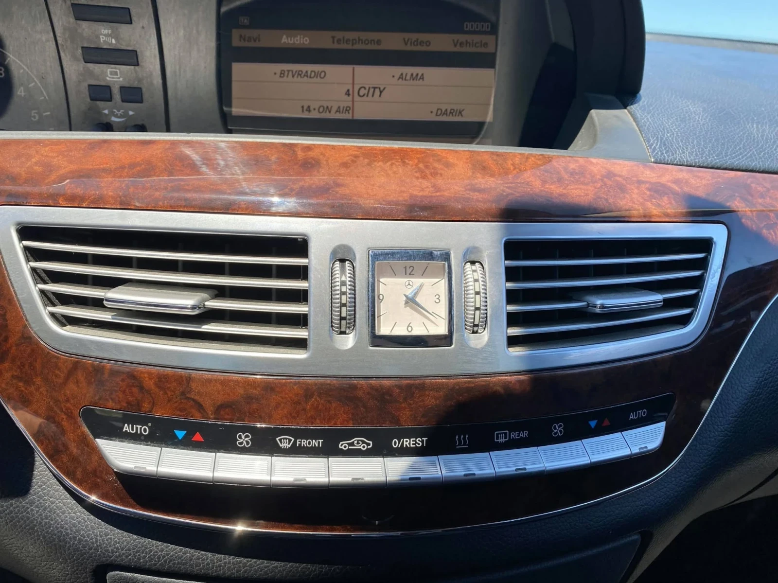 Mercedes-Benz S 320 Vacuum/ Distronic / Keyless/ Хладилник/ Night v., снимка 11 - Автомобили и джипове - 53842401