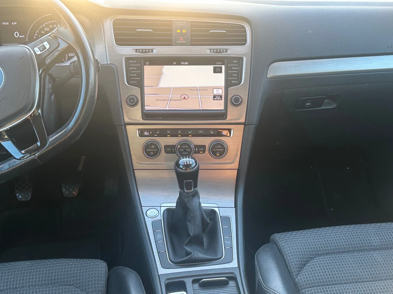 VW Golf ДИСТРОНИК+ СТАР СТОП СИСТЕМА, снимка 8 - Автомобили и джипове - 54656255