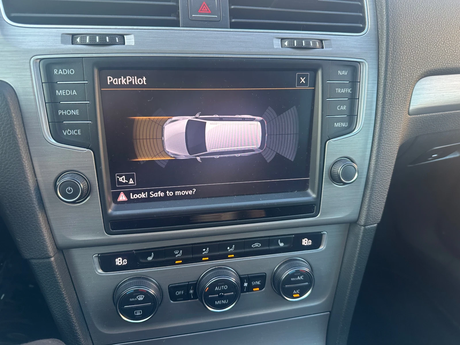 VW Golf ДИСТРОНИК+ СТАР СТОП СИСТЕМА, снимка 13 - Автомобили и джипове - 54656255