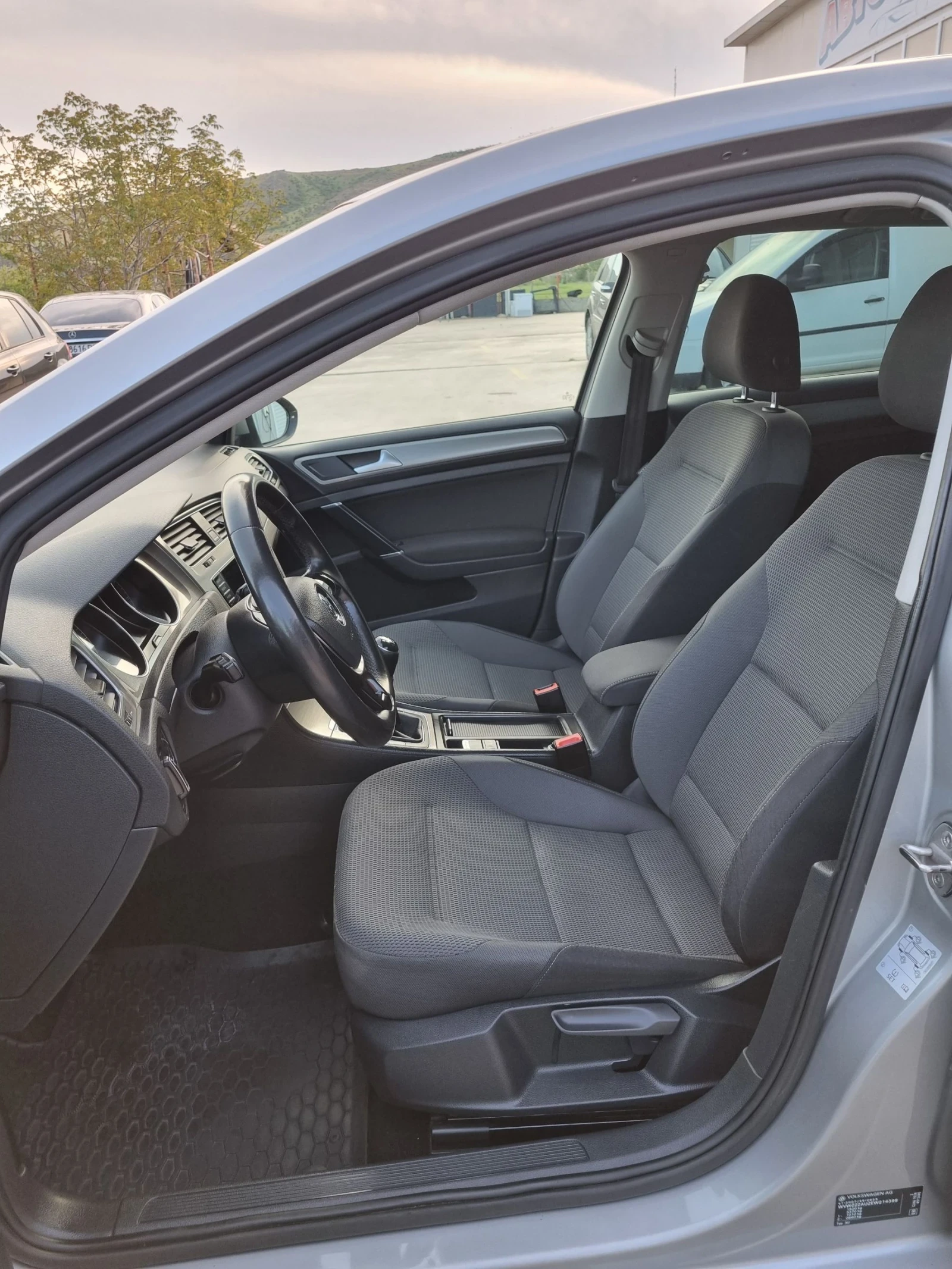 VW Golf, снимка 11 - Автомобили и джипове - 54510430