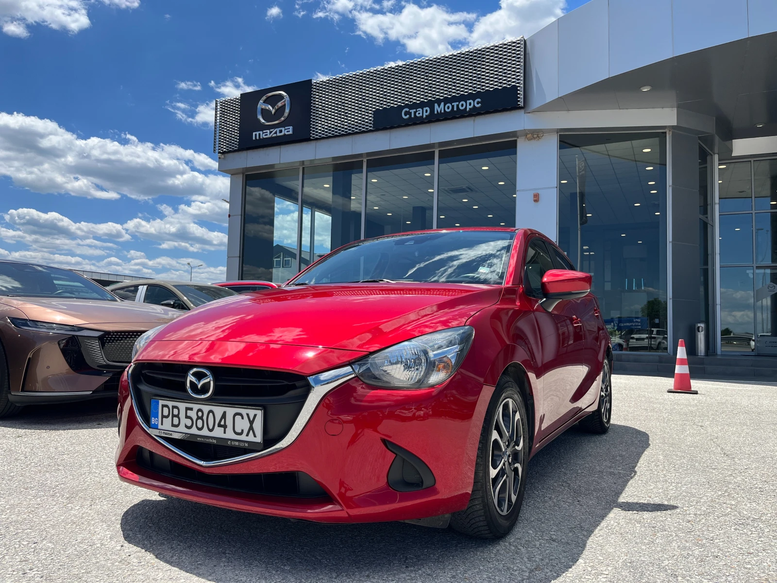 Mazda 2 1.5 бензин 52000км нова от бг ! навигация кейлес