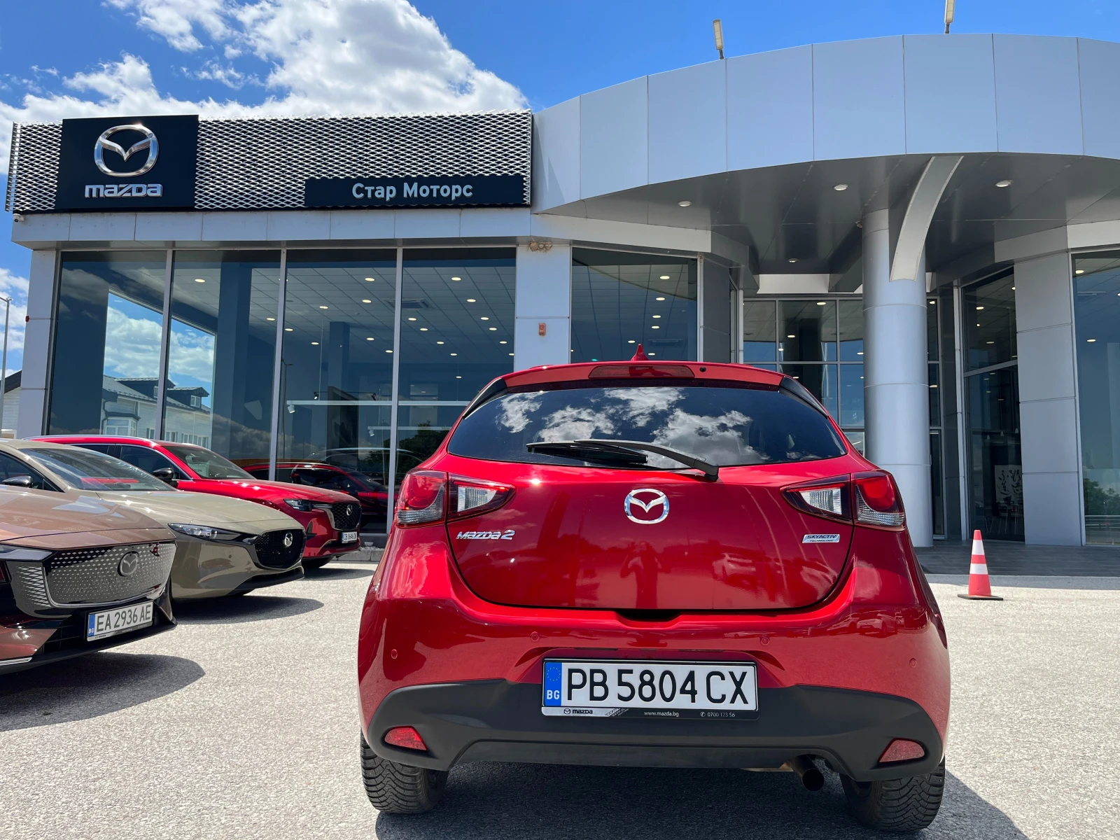 Mazda 2 1.5 бензин 52000км нова от бг ! навигация кейлес, снимка 5 - Автомобили и джипове - 54713660