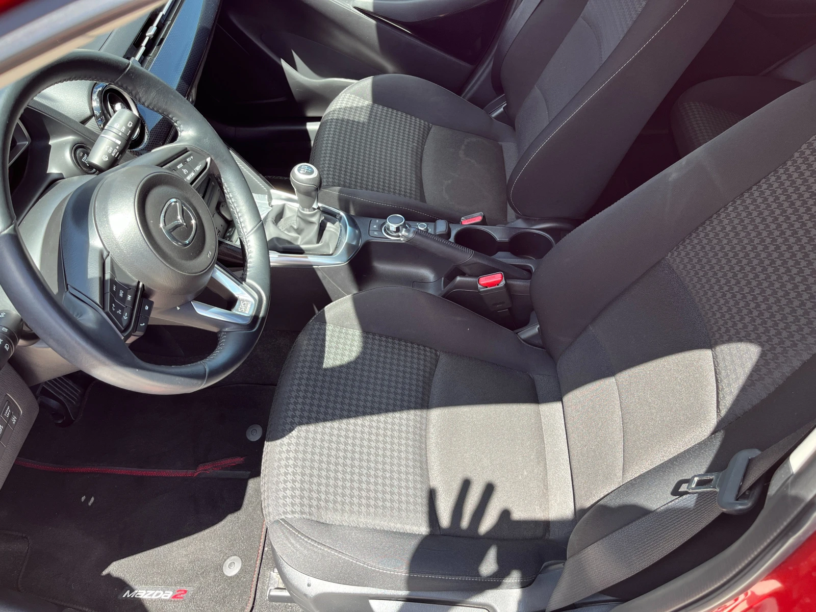 Mazda 2 1.5 бензин 52000км нова от бг ! навигация кейлес, снимка 8 - Автомобили и джипове - 54713660